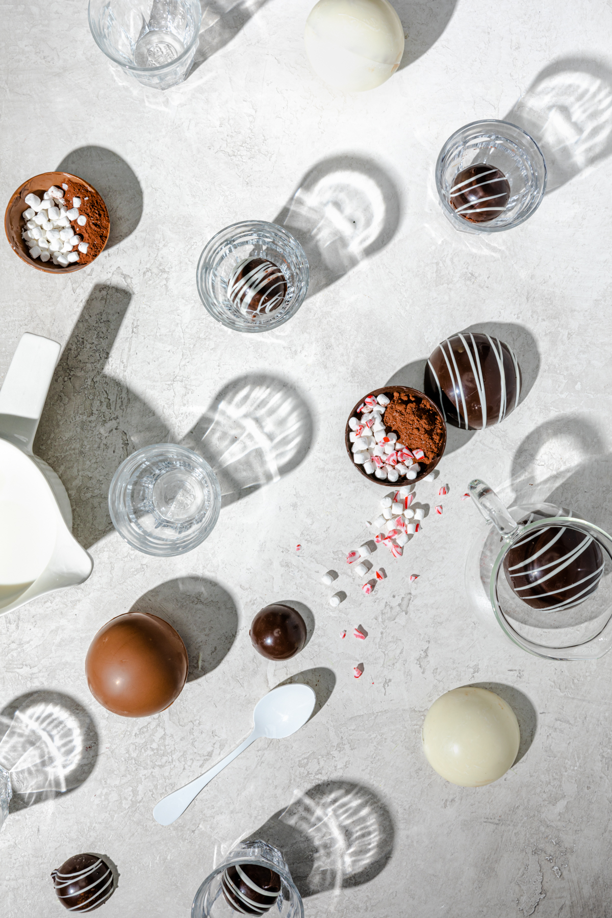 Bombs for hot chocolate. Quebec version of hot cocoa bombs.