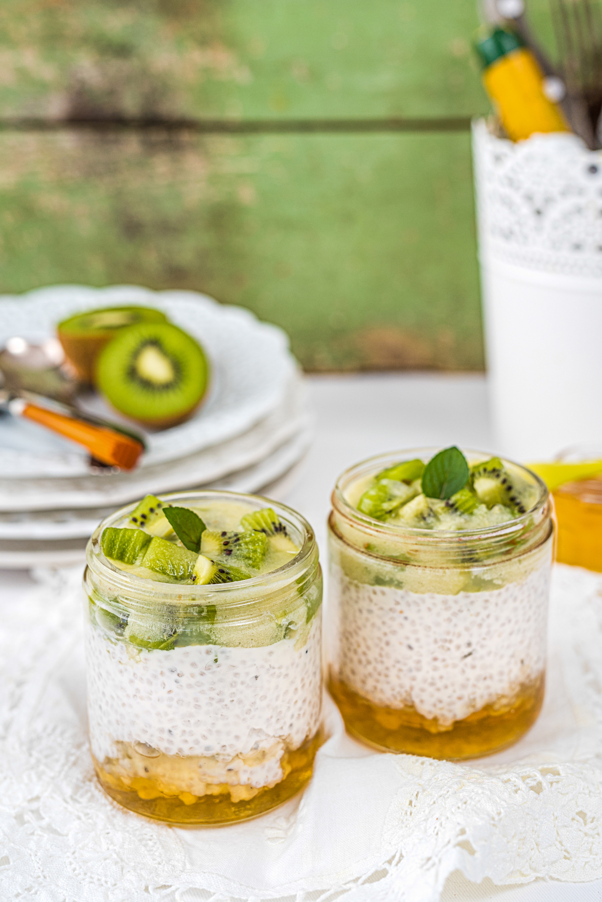 Chia, kiwi, and honey pudding