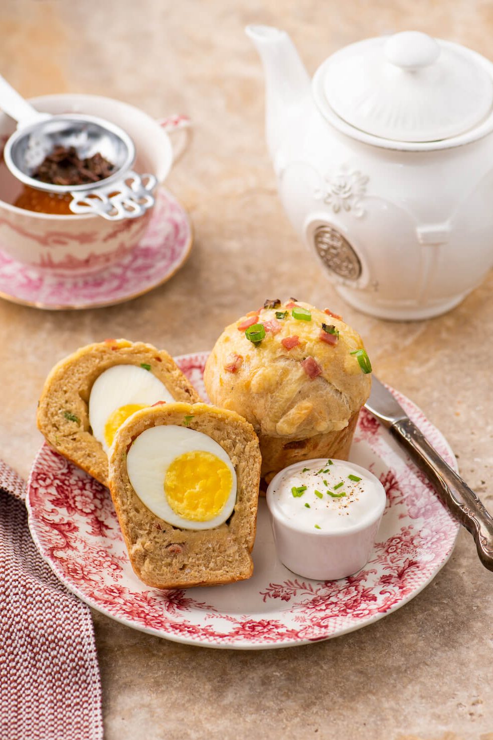 Muffins surprises aux oeufs durs, au bacon et au fromage