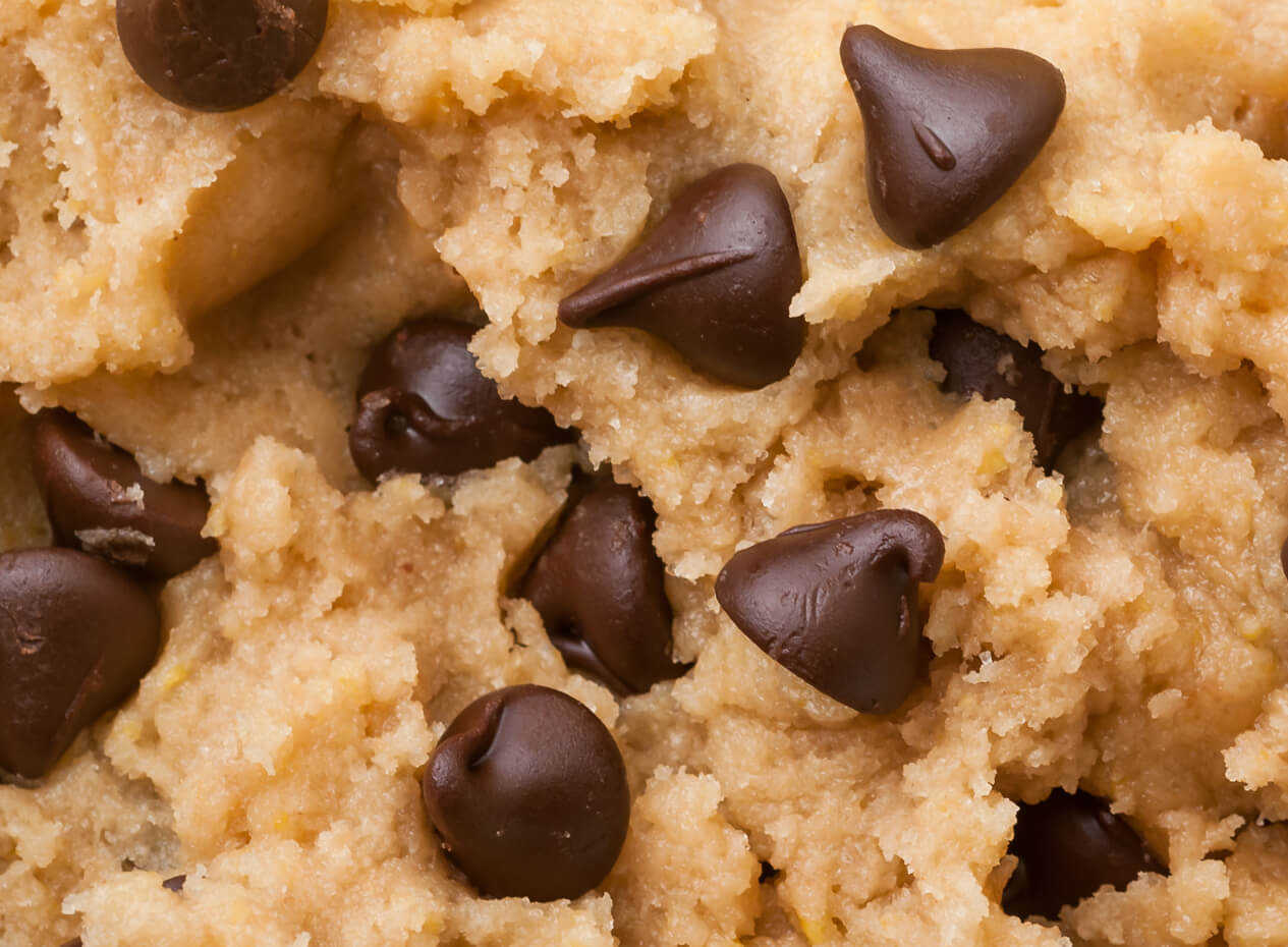 Peux-tu manger de la pâte à biscuits crue?