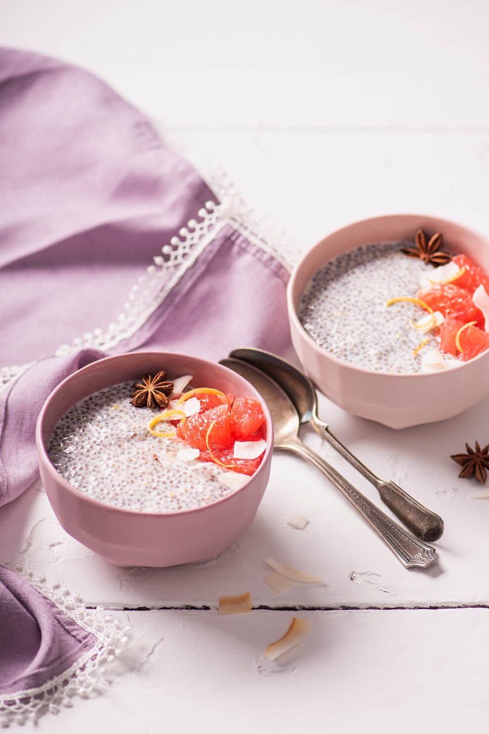 Pouding de chia au pamplemousse et au poivre long