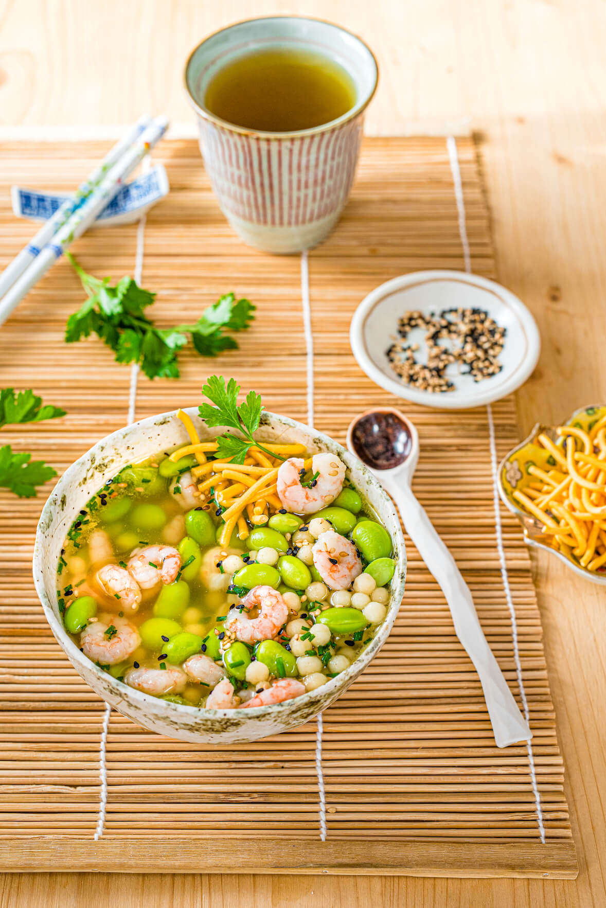 Soupe thaïe aux crevettes et édamames
