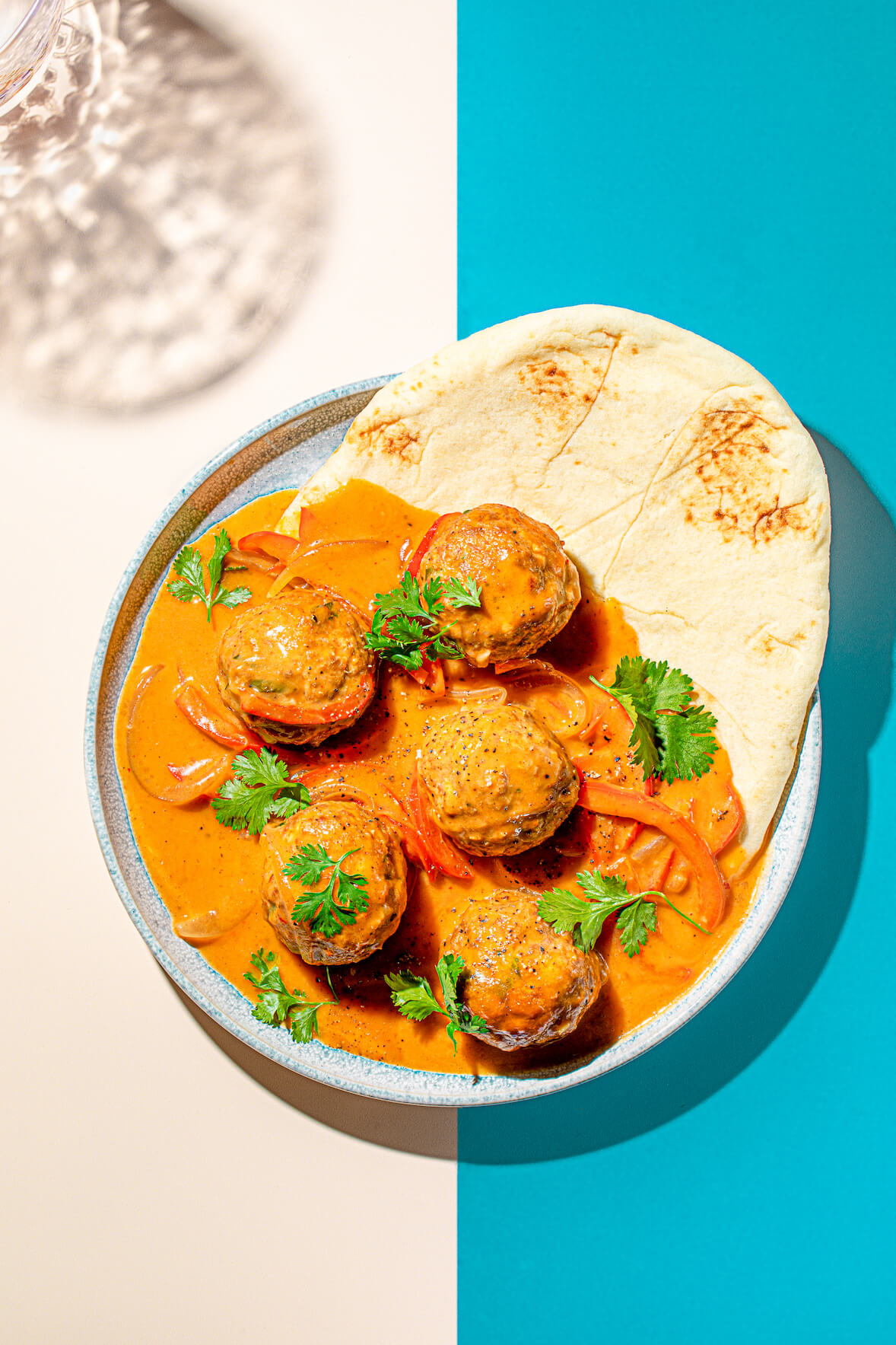 Boulettes de poulet au cari rouge
