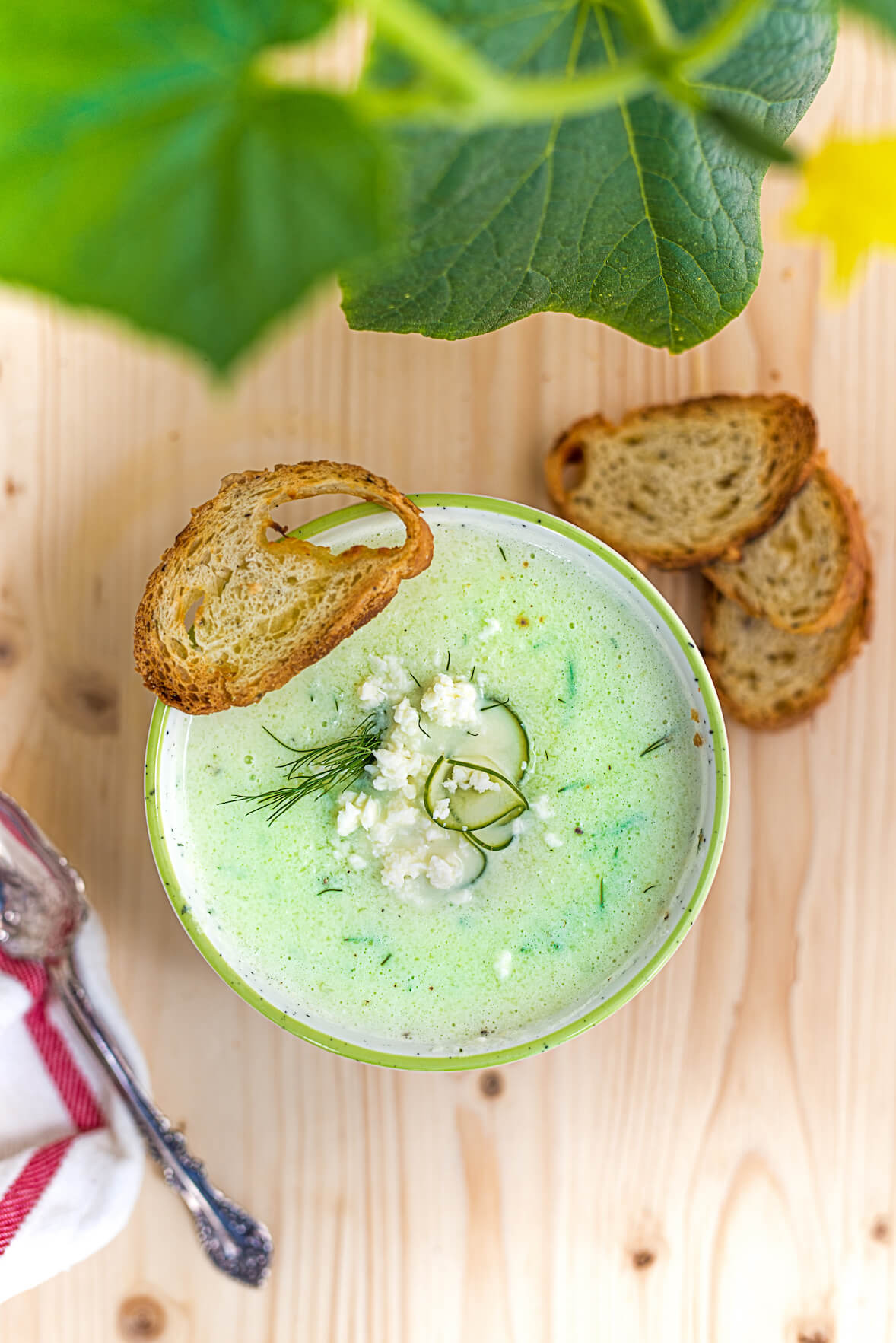 Soupe froide au concombre et à l'aneth