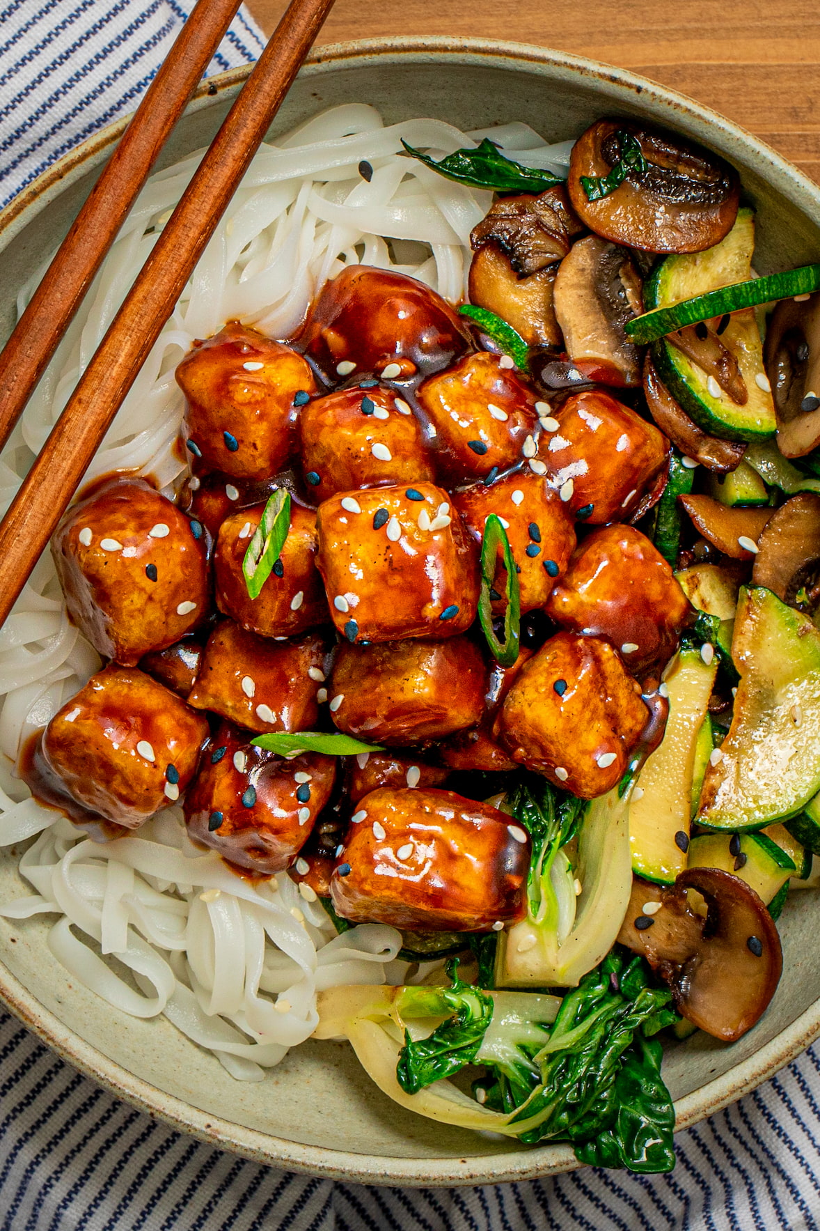 Cuisine la meilleure recette de tofu général tao croustillant