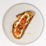 Bruschettas avec fromage ricotta et miel épicé