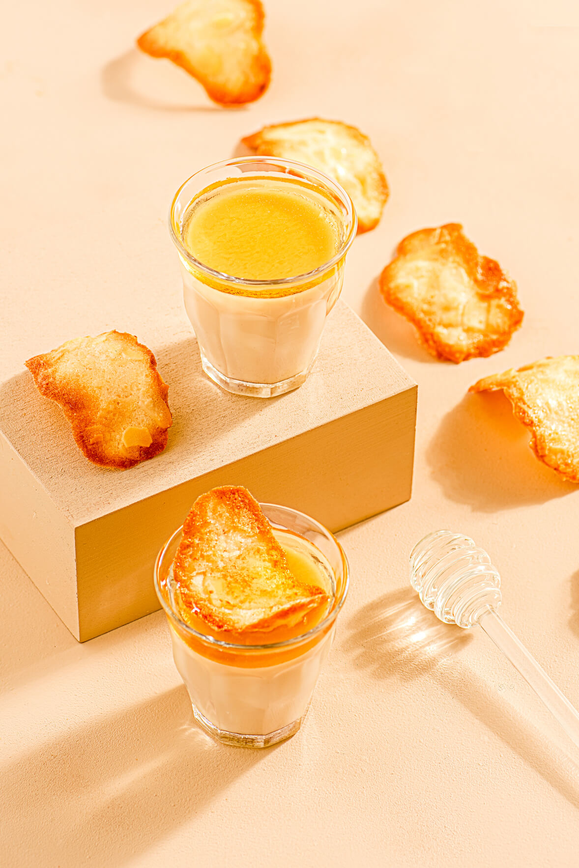 Pannacotta à la boisson d'amandes et tuiles d'amandes