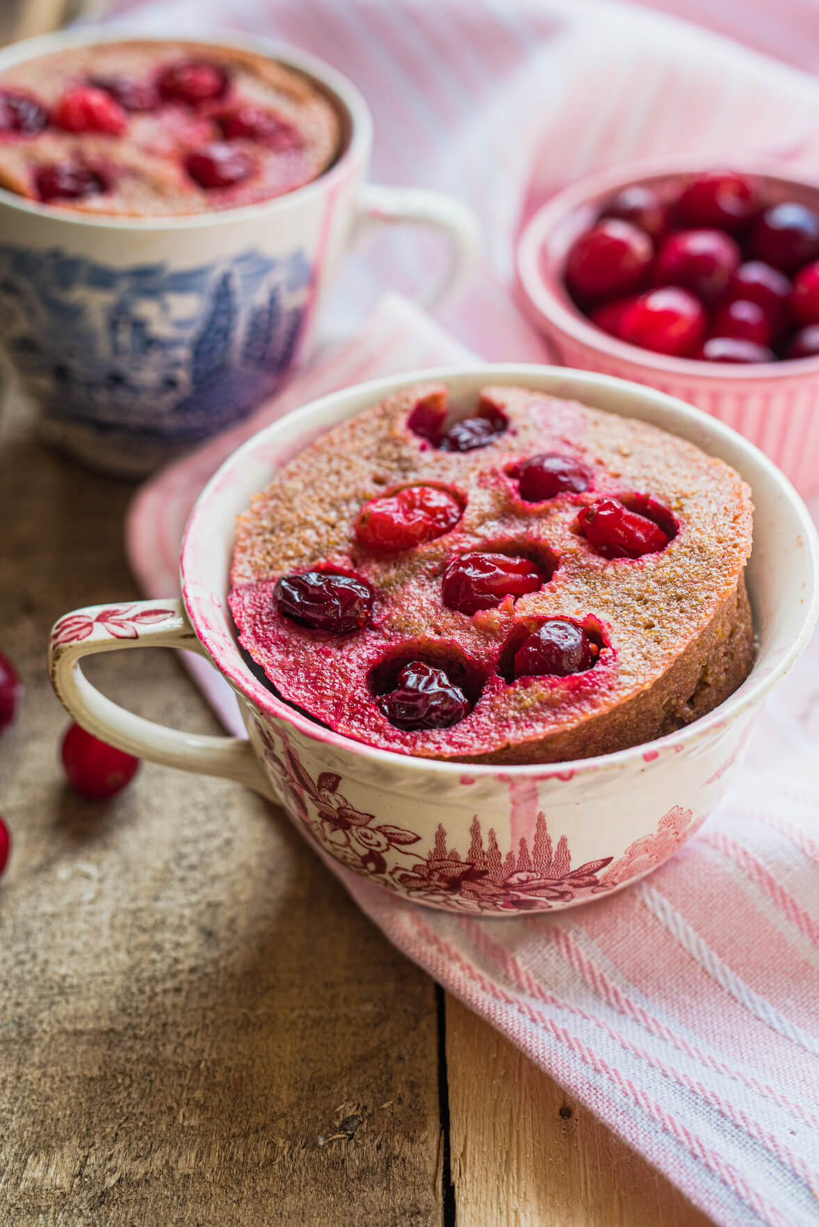 Muffins aux canneberges dans une tasse