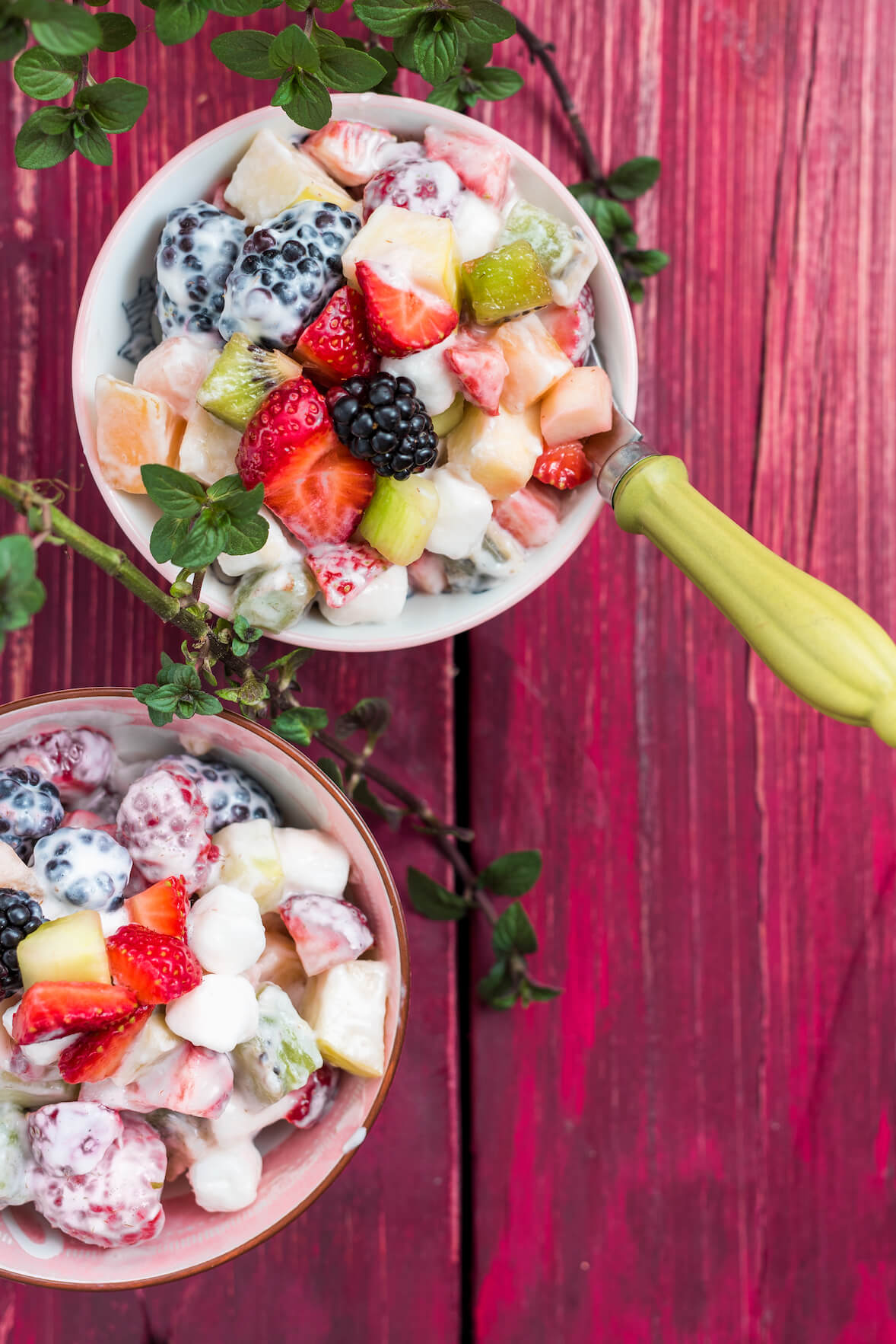 Salade de fruits crémeuse avec miniguimauves