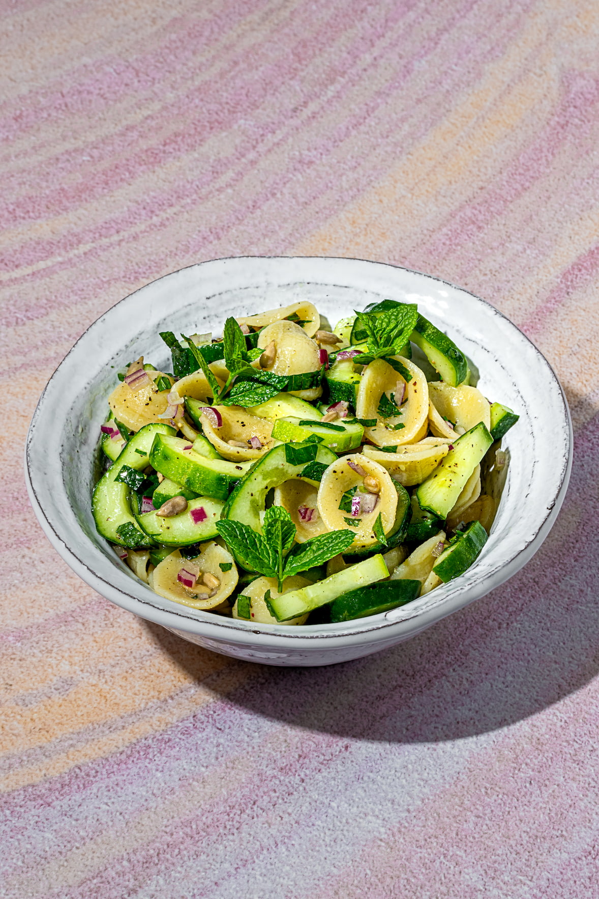 Salade de pâtes de concombre et menthe