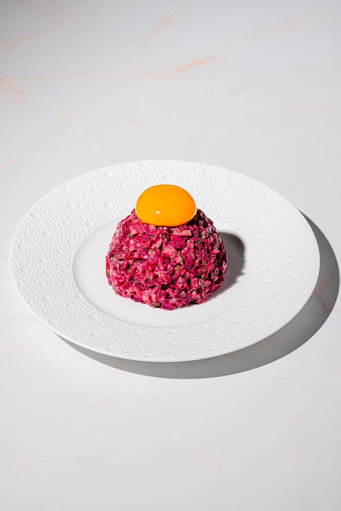 Tartare de betteraves avec oeuf sous-vide à 64 degrés