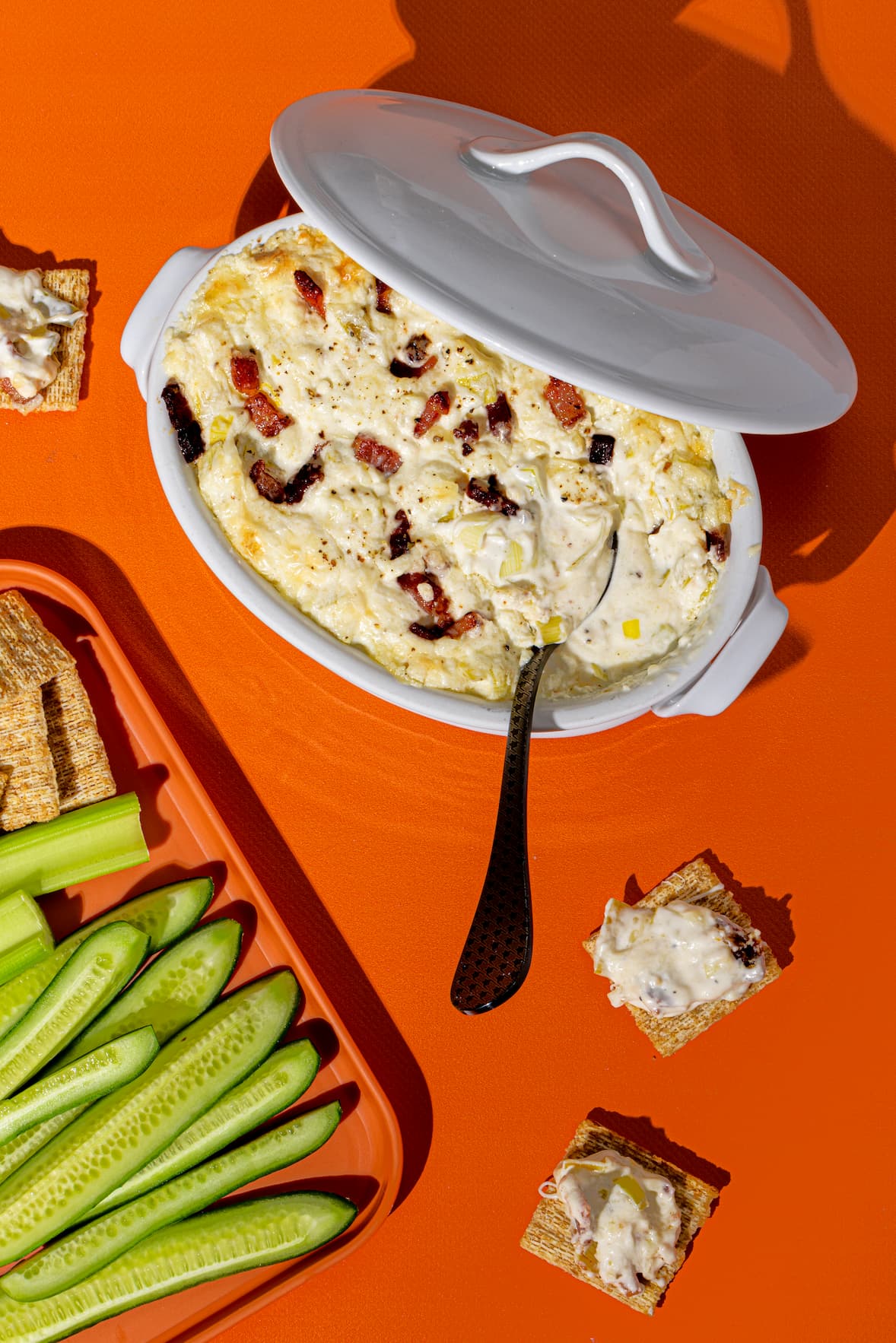 Recette de trempette chaude aux poireaux, fromage et bacon