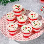 Shooters de Jell-O au goût de canne de bonbon