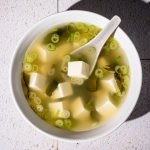 Soupe miso au tofu