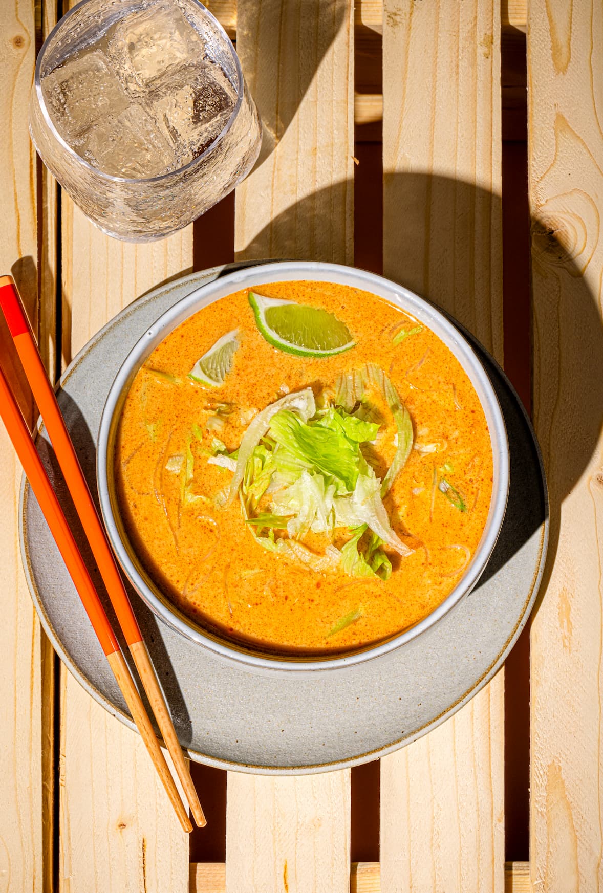 Soupe thaie cari rouge et vermicelles comme au restaurant