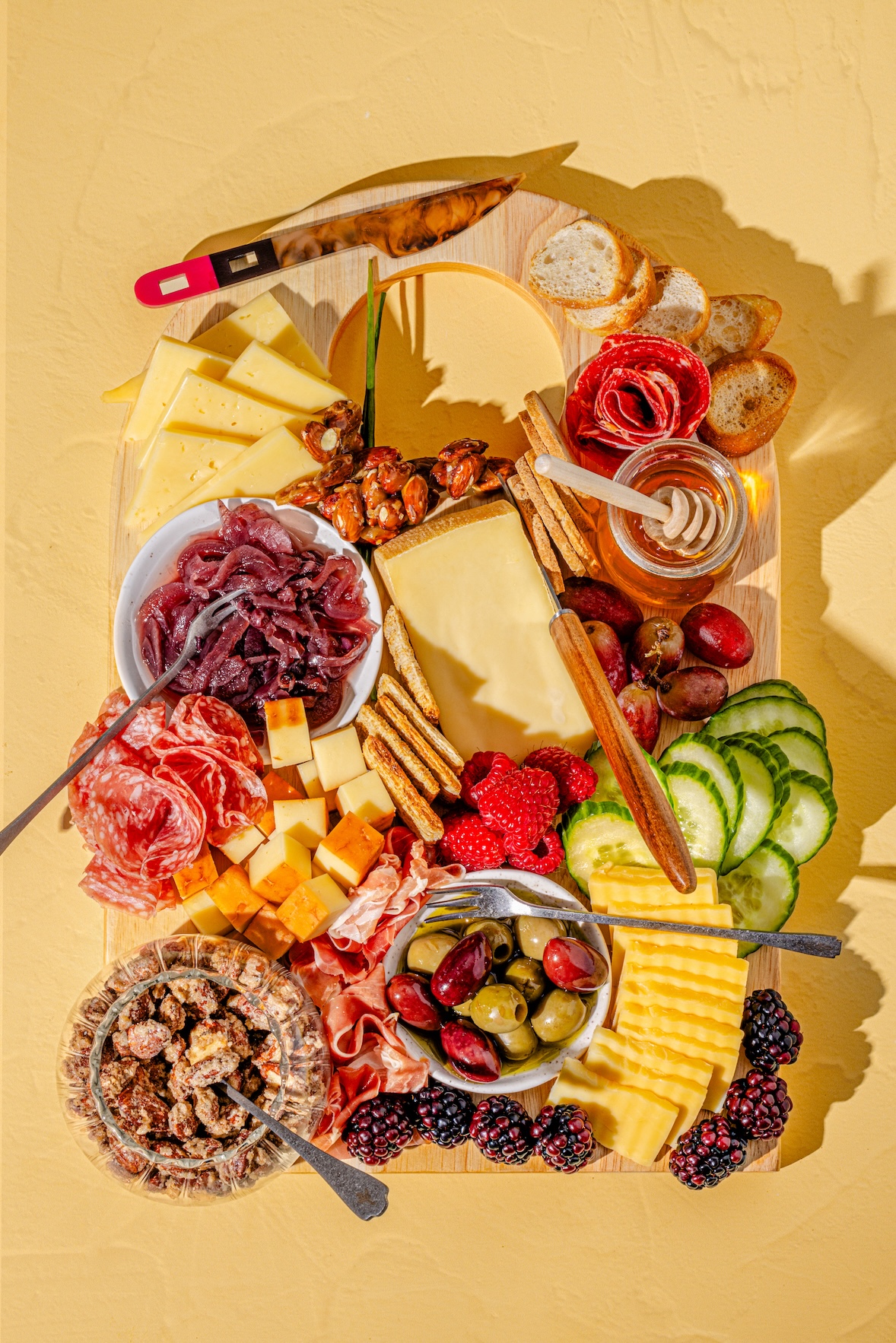 Planche de fromage et de charcuterie