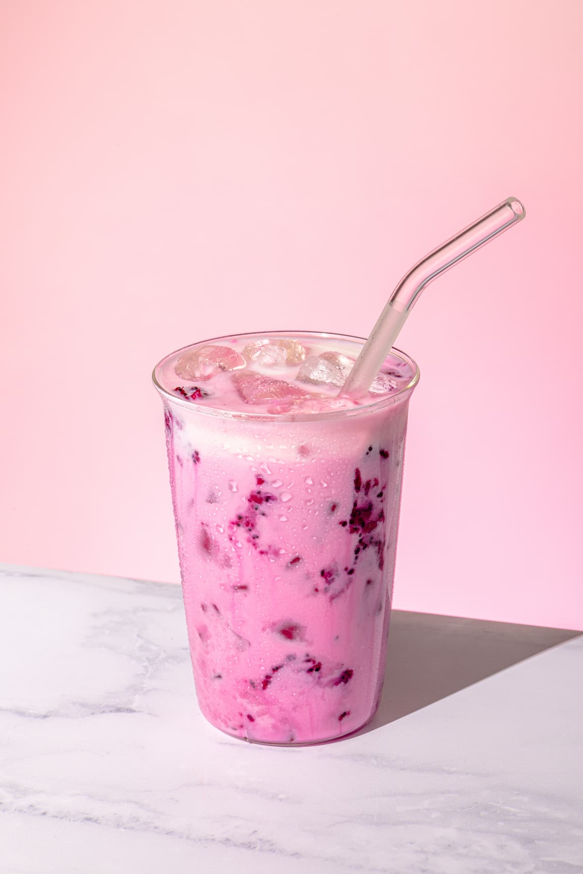 Boisson refresher Dragon Fruit rose avec coco comme chez Starbucks