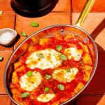 Gnocchis gratinés avec sauce tomate et mozzarella