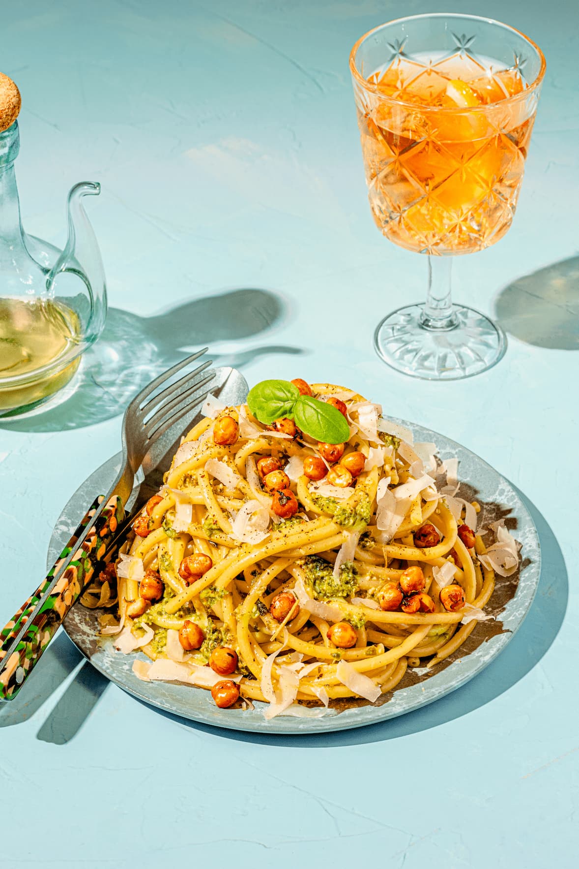 Pâtes au pesto et pois chiches grillés avec parmesan
