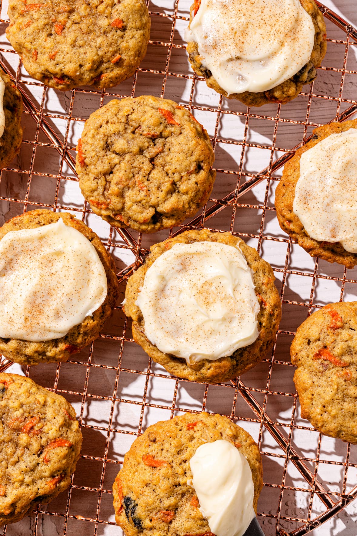 Biscuits aux carottes avec glaçage au fromage à la crème