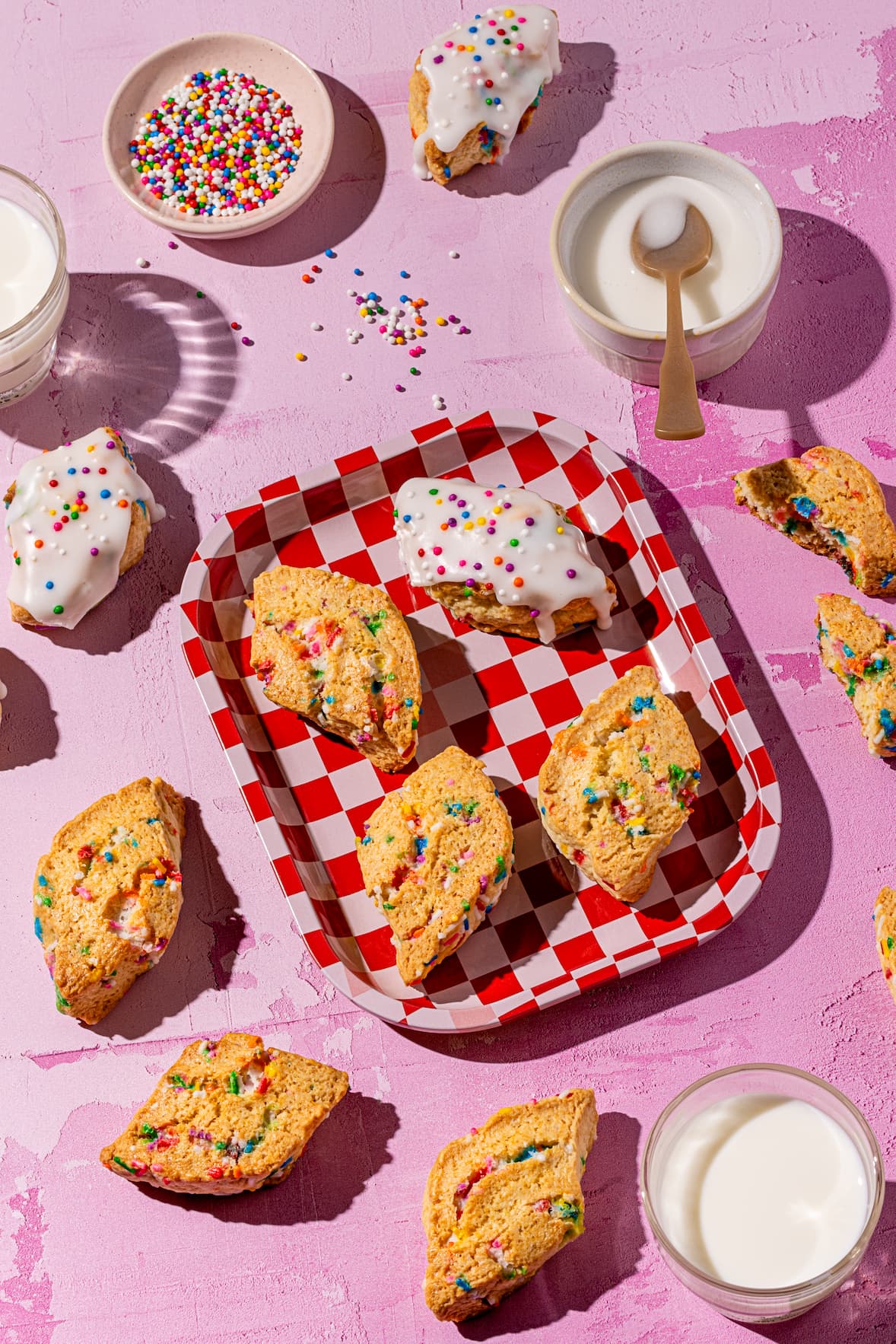 Recette de mini scènes avec des confettis multicolores