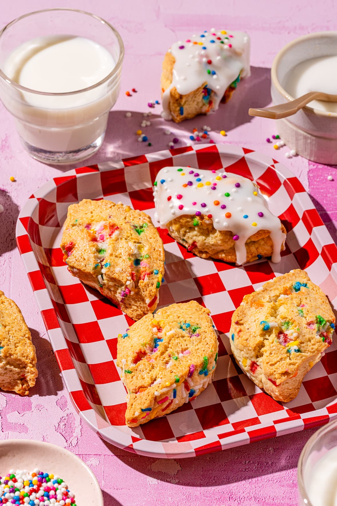 Recette de mini scones avec des confettis multicolores