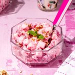 Salade de guimauves et de canneberges