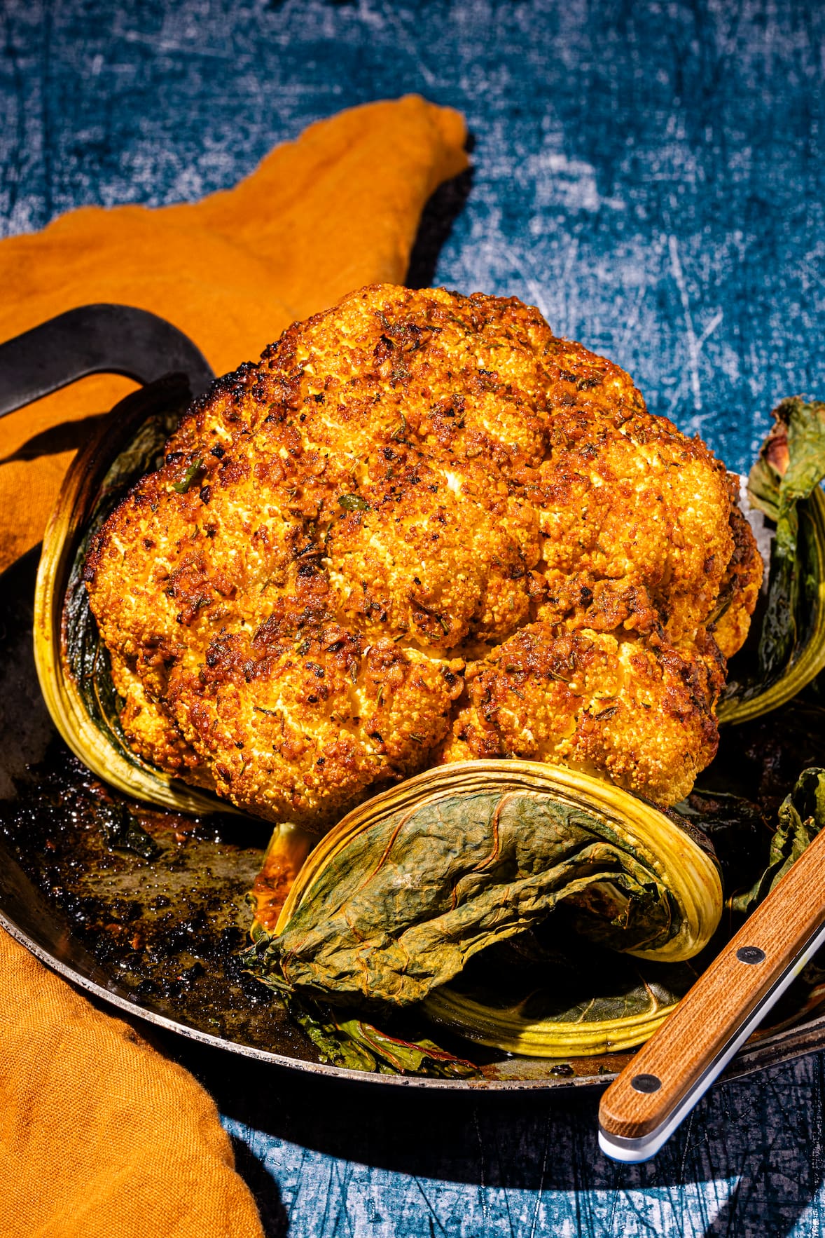 Chou-fleur entier grillé au four