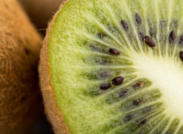 Le kiwi : valeurs nutritives, calories, bienfaits santé, recettes et utilisations