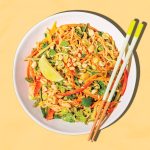 Salade de nouilles ramen et beurre d’arachide
