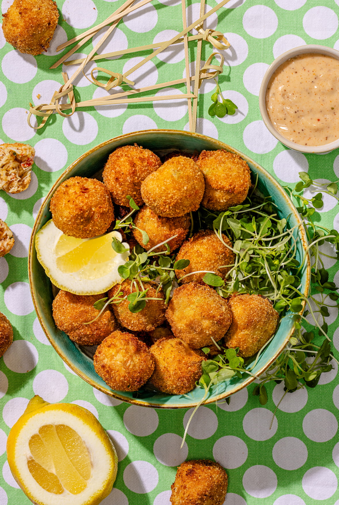 Mini croquettes de crabe (crab cakes)