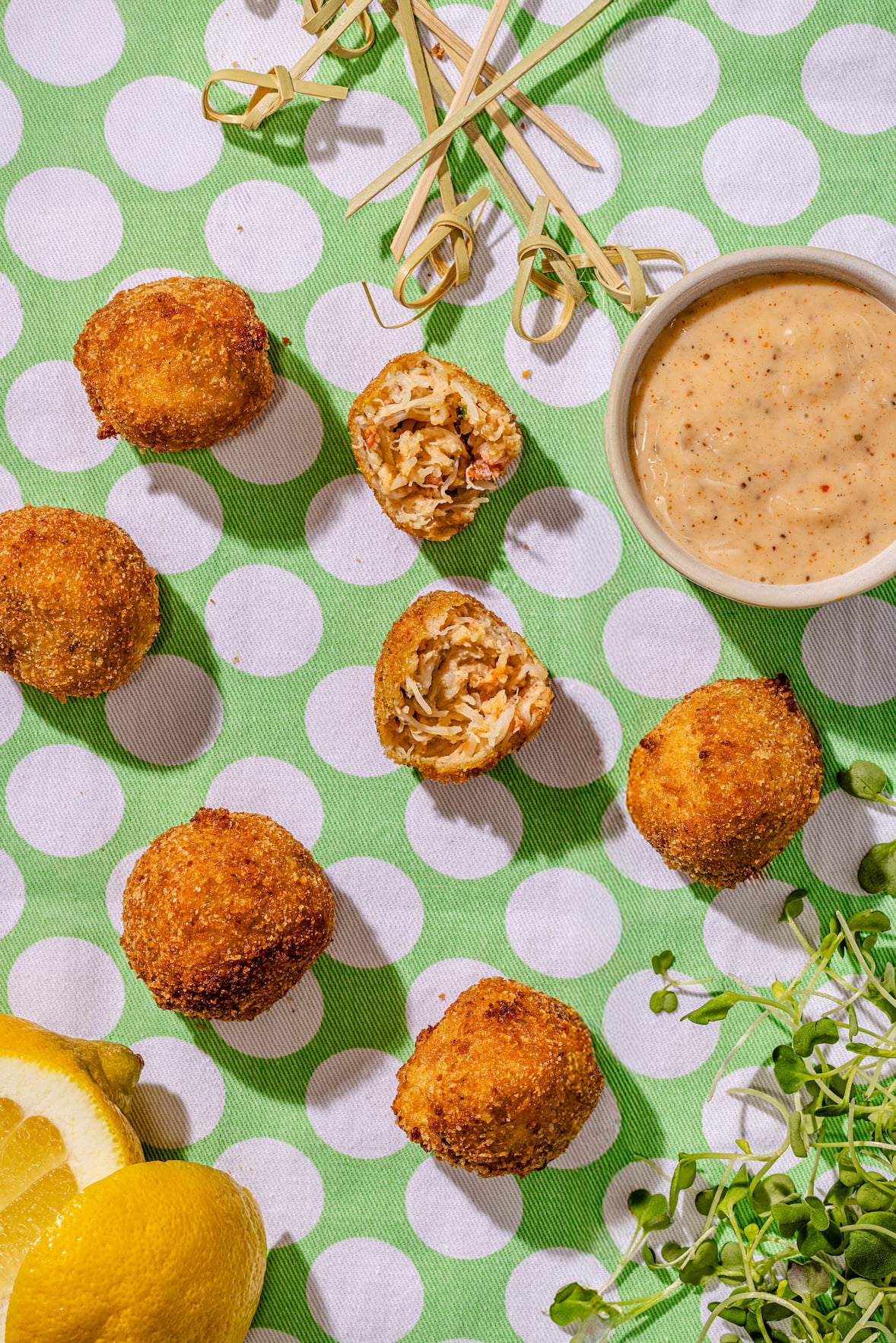 Mini croquettes de crabe (crab cakes)