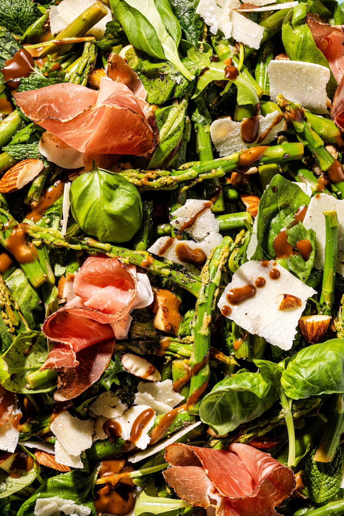 Salade d'asperges avec prosciutto fumé