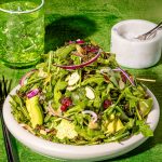 Salade d’accompagnement roquette et avocats