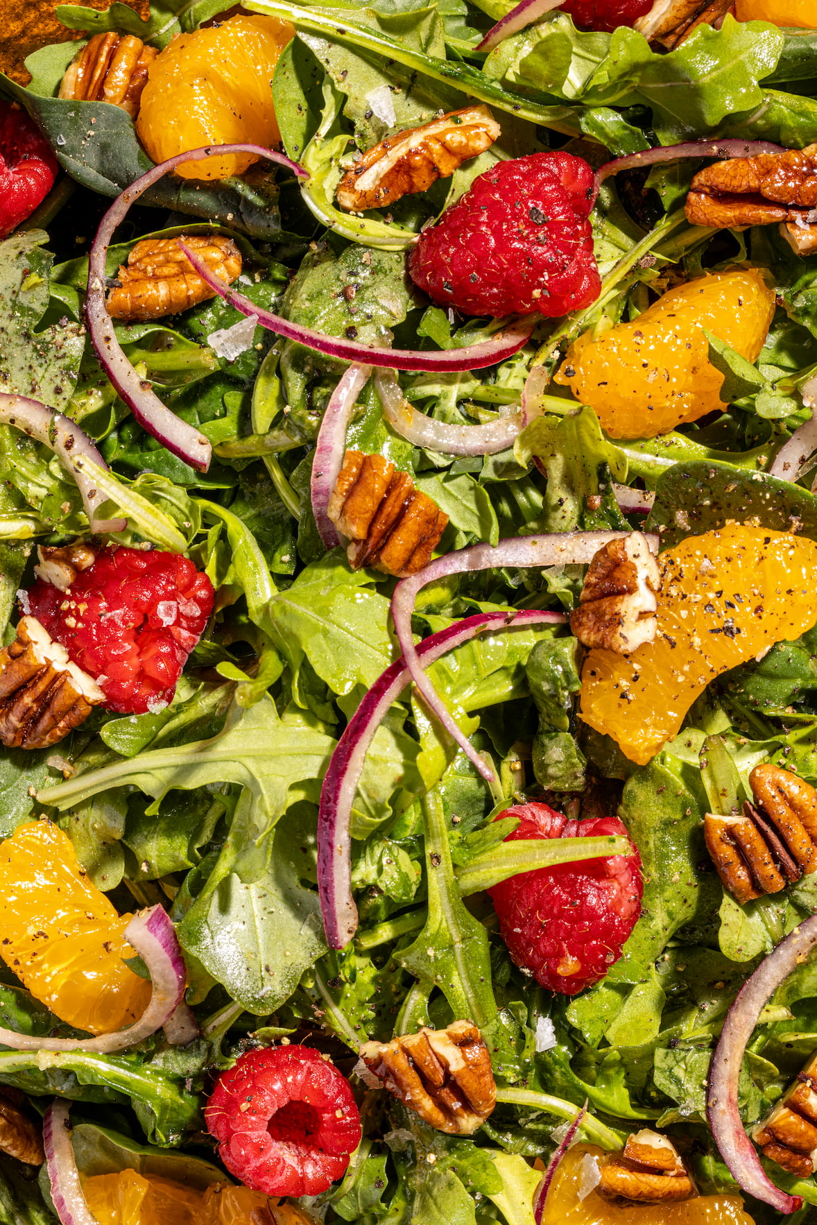 Salade de roquette fruitée avec agrumes et framboises