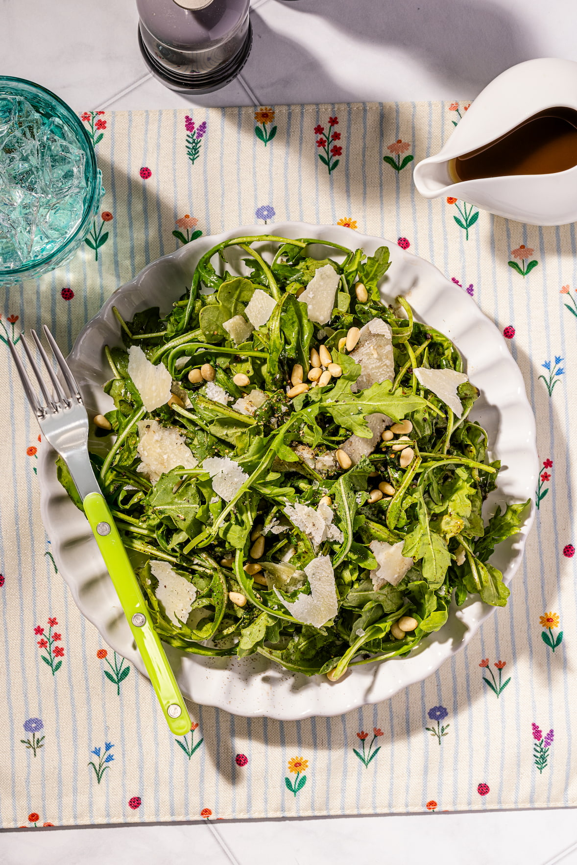 Salade de roquette simple avec parmesan